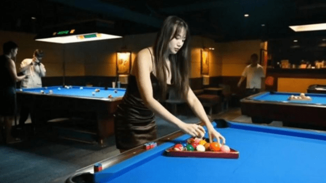 ED-39 - Trải nghiệm em gái làm quán bi-a bím hồng - iywipjdu.sbs