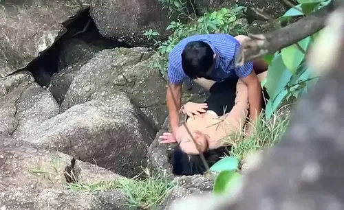 Đi du lịch với công ty mà em đồng nghiệp lén lút chịch bên bờ suối - iywipjdu.sbs